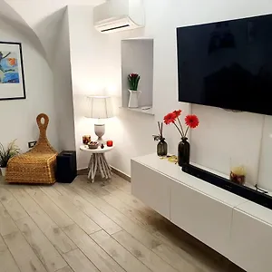 Vhome Exclusive Living Aeroporto di Catania Fontana Rossa